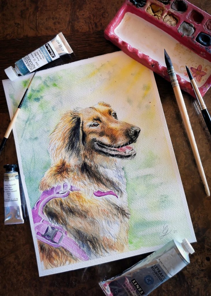 bureau avec des aquarelles et pinceaux et une aquarelle de chien poils longs, réalisé à la main d'après photo par Gladys Degroux, Atelier Elémen'terre